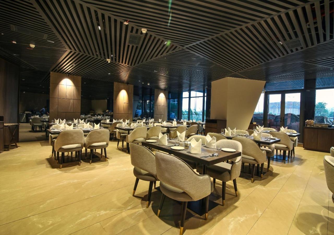 Essentia Premier Hotel Pune Wakad Pimpri-Chinchwad Esterno foto