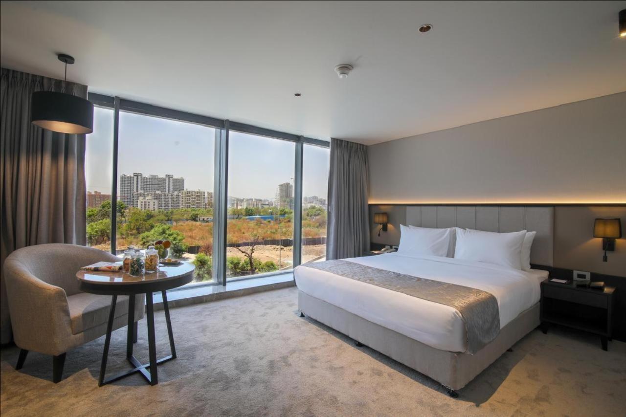 Essentia Premier Hotel Pune Wakad Pimpri-Chinchwad Esterno foto